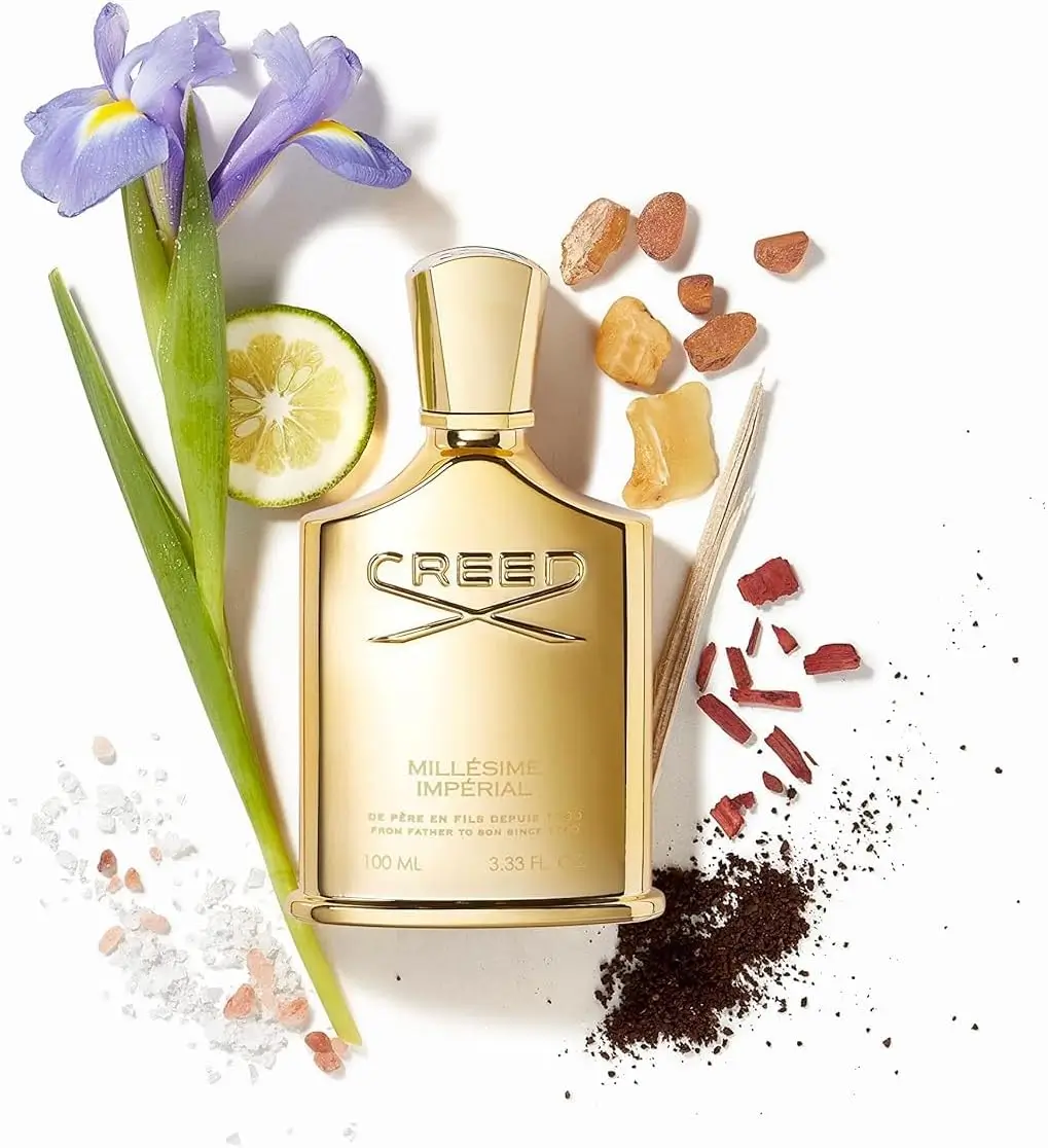 Frasco dourado do perfume Creed Millésime Impérial Eau de Parfum, com design luxuoso e acabamento metálico, sobre fundo claro e elegante.