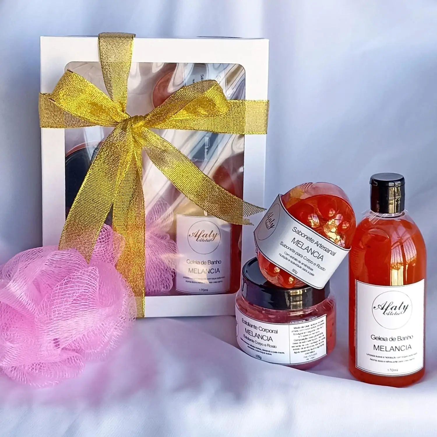 kits de autocuidado para o Natal com produtos de banho de Afaty melancia em caixa de presente