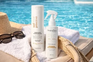 Tirar cloro do cabelo sem ressecar com produtos Acquaflora Sol Mar Piscina à beira da piscina no verão.